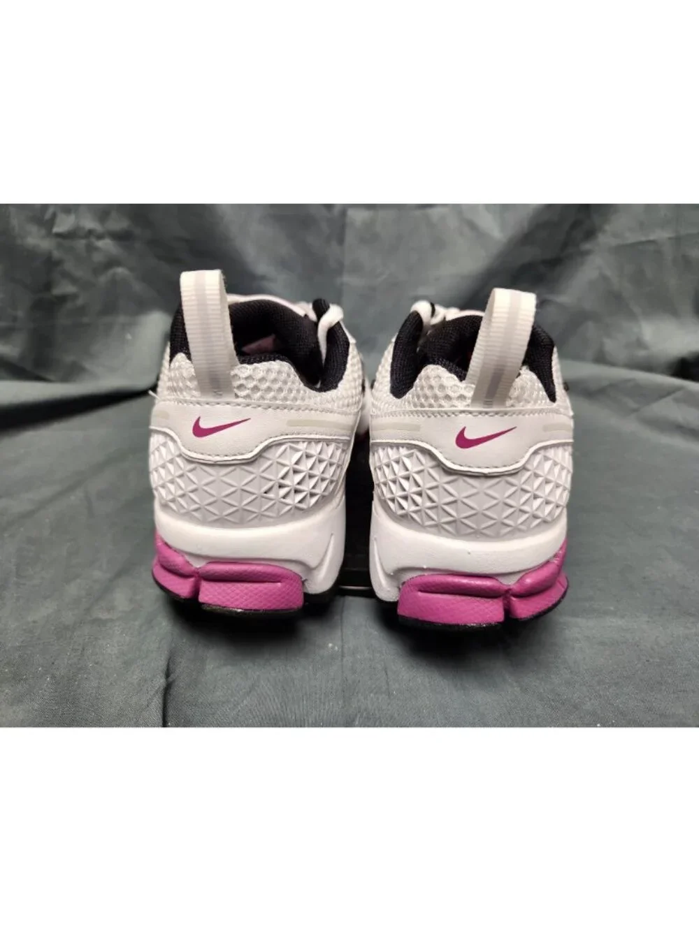 Nike Vomero 5 (GS) Sneakers HF6998 102 White Fuchsia Girls Size 5 NEW NO BOX!
